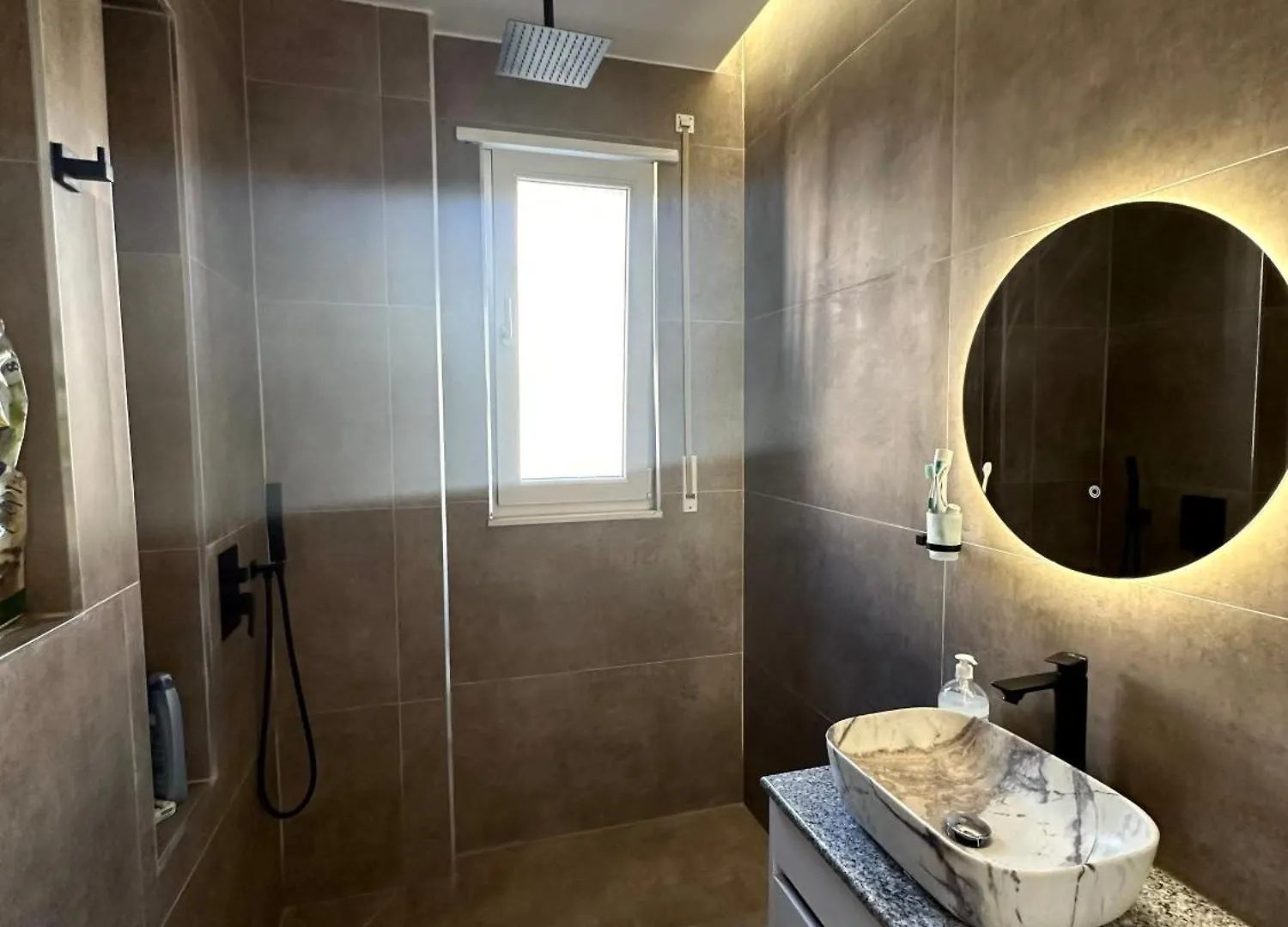 Gjuzi Apartaments Tirana Albania