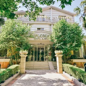 4* Отель Diplomat &